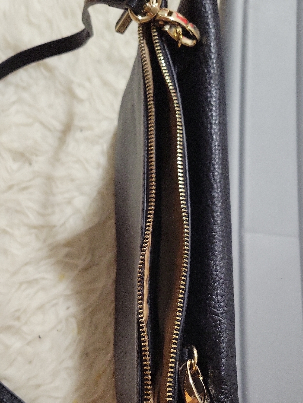 Céline Dion Black Pebbled Leather Crossbody Bag with Gold Hardware - Picture 9 of 10